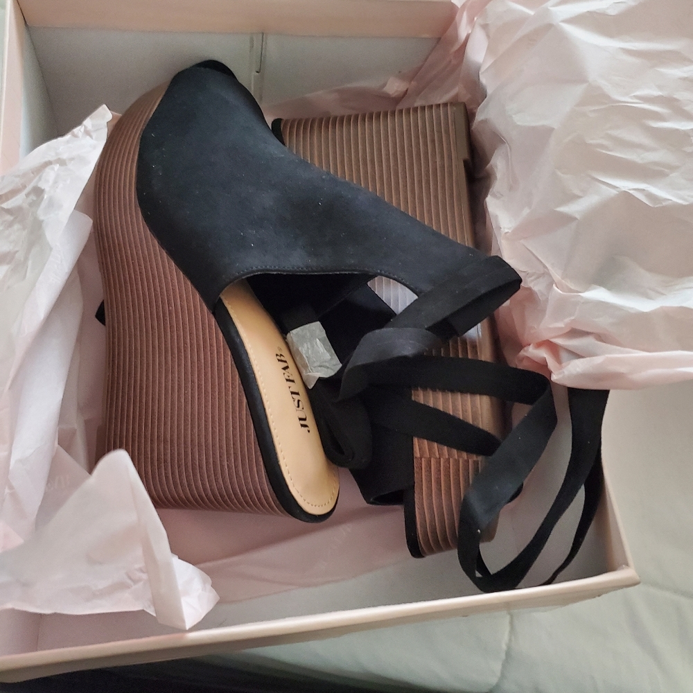 Shoes - Picture 2 of 4